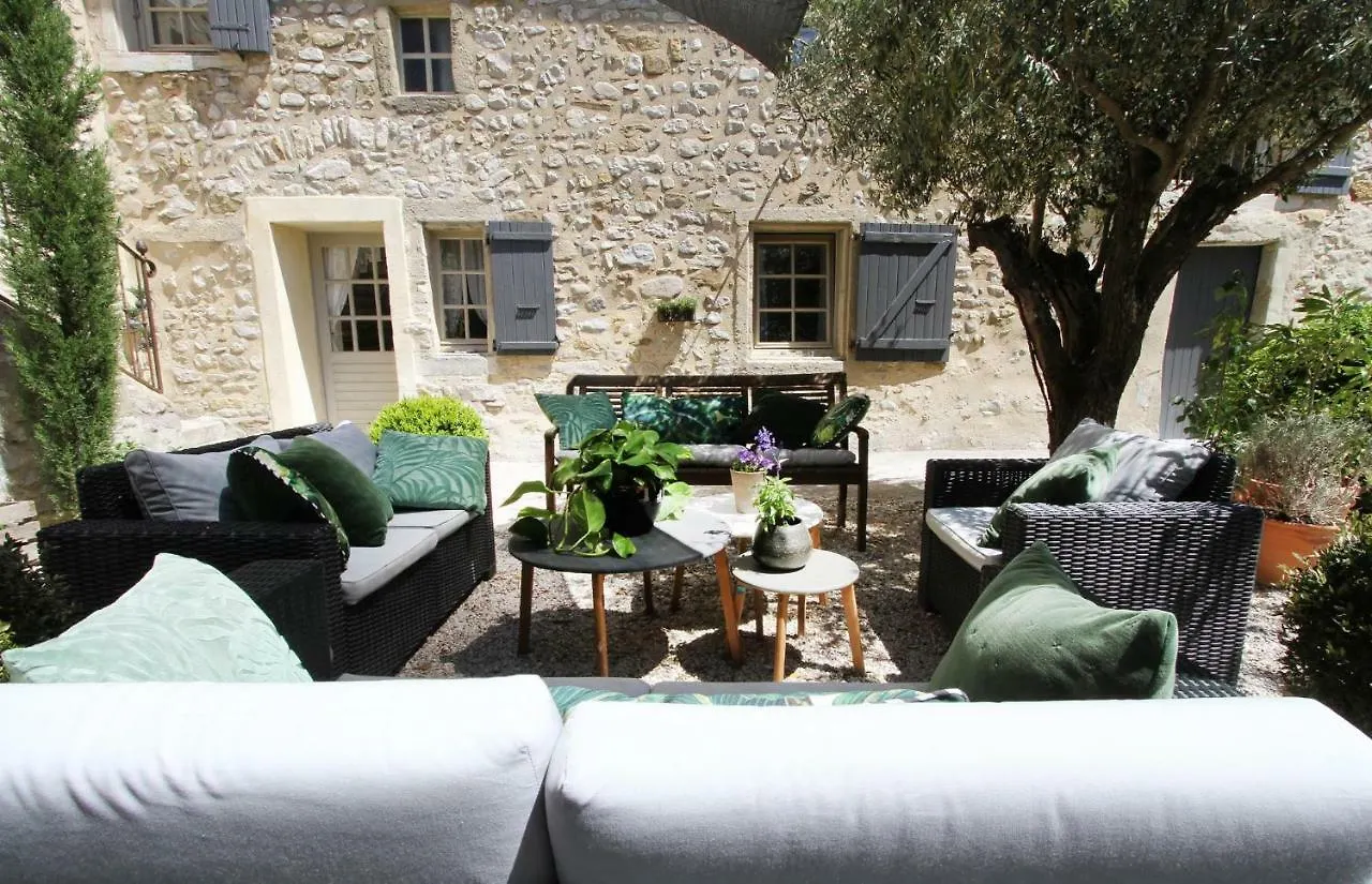 Couette-café Le Mas du Père Jean Roche-Saint-Secret France